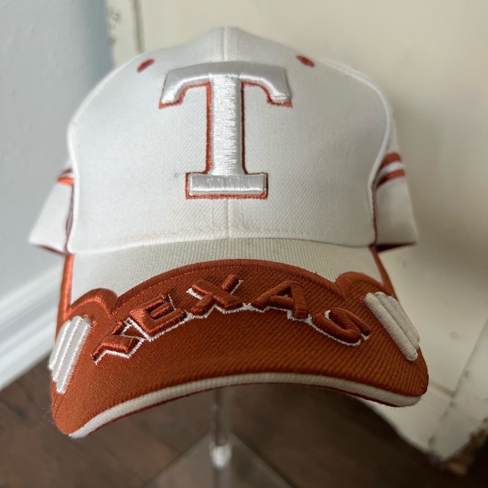 Vintage university of Texas adjustable hat cap. Embroidered bill and front.